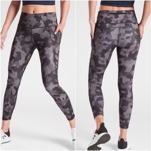 Athleta Lightning Camo 7/8 Tights Leggings Women’s Medium Camouflage Black Gray